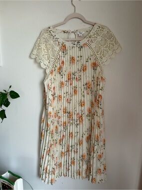 Pennington cream floral pleated dress